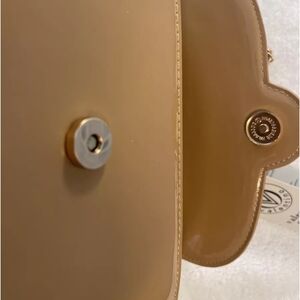 Elegant Tan Leather Shoulder Bag